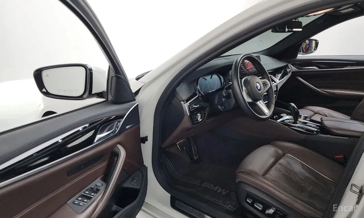 BMW 520 М-ПАКЕТ| ПАНО| ПАМЕТ| HUD| AMBIENT| 360| , снимка 10 - Автомобили и джипове - 55880006