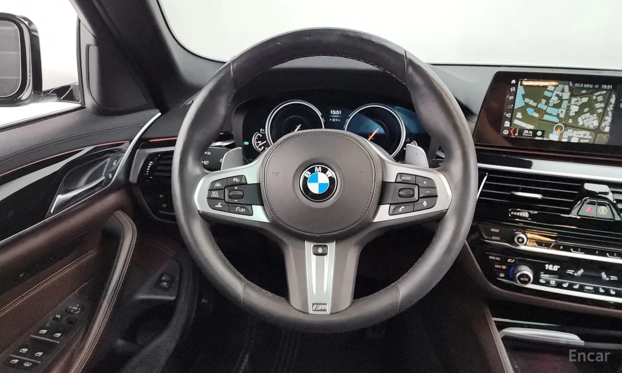 BMW 520 М-ПАКЕТ| ПАНО| ПАМЕТ| HUD| AMBIENT| 360| , снимка 14 - Автомобили и джипове - 55880006