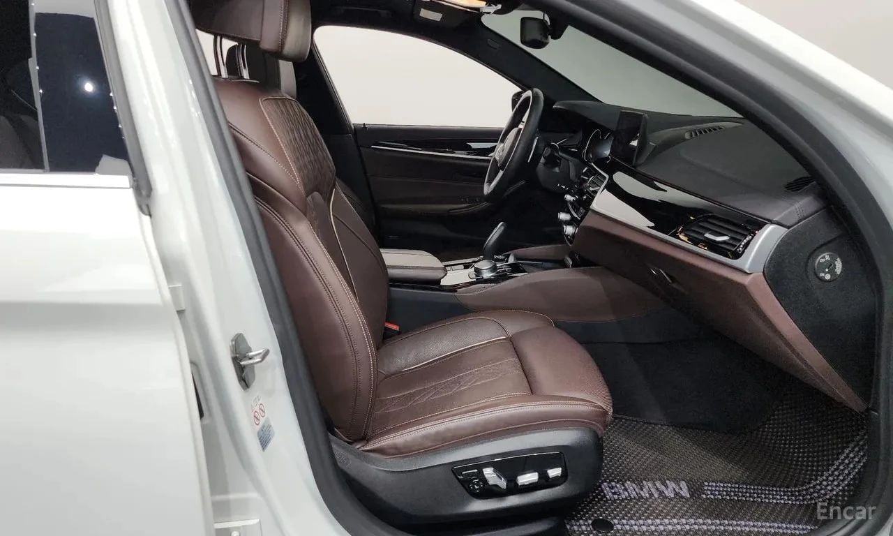 BMW 520 М-ПАКЕТ| ПАНО| ПАМЕТ| HUD| AMBIENT| 360| , снимка 11 - Автомобили и джипове - 55880006