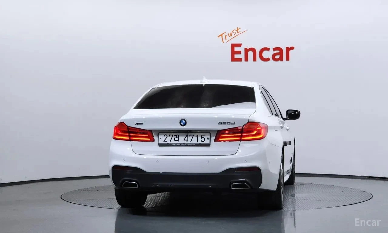 BMW 520 М-ПАКЕТ| ПАНО| ПАМЕТ| HUD| AMBIENT| 360| , снимка 4 - Автомобили и джипове - 55880006