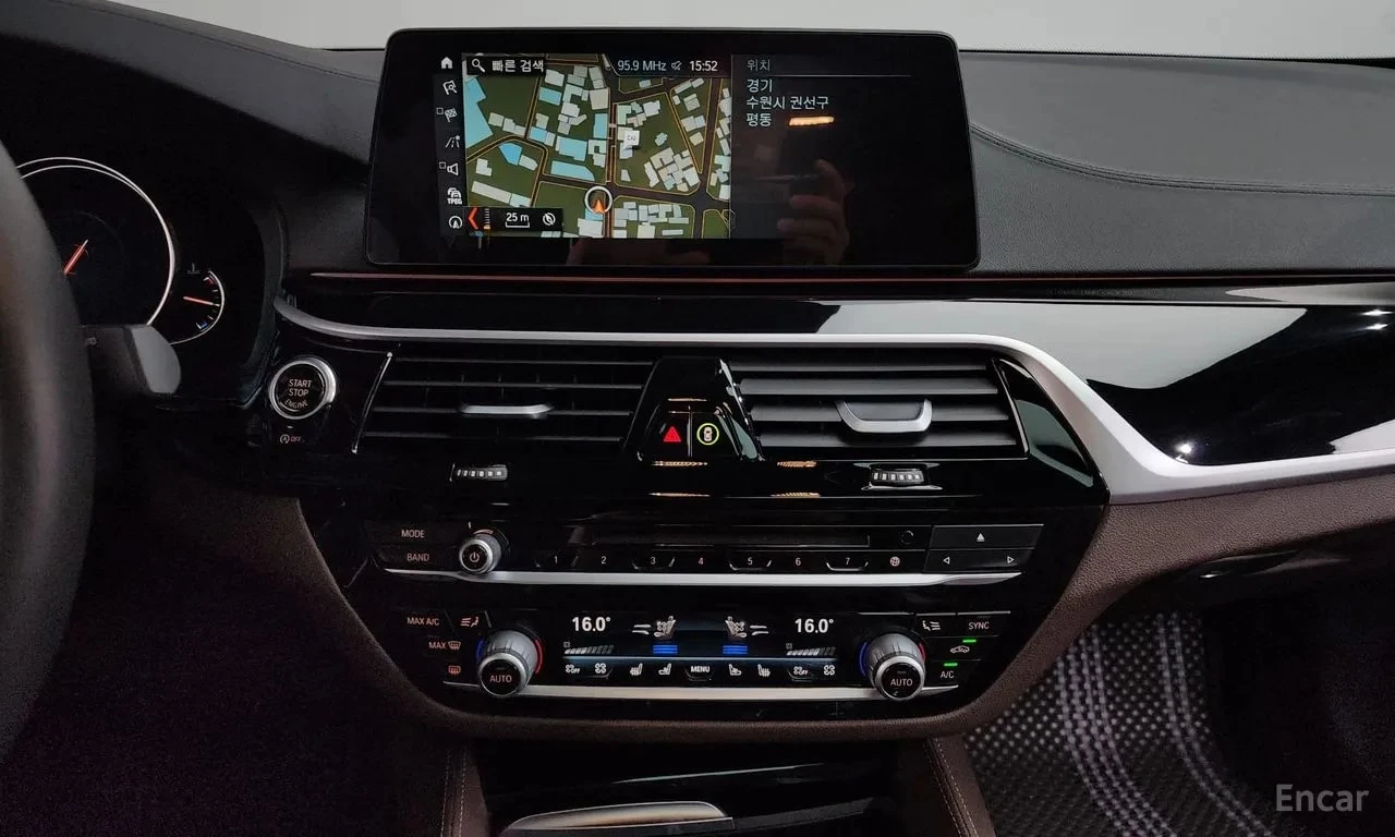BMW 520 М-ПАКЕТ| ПАНО| ПАМЕТ| HUD| AMBIENT| 360| , снимка 13 - Автомобили и джипове - 55880006