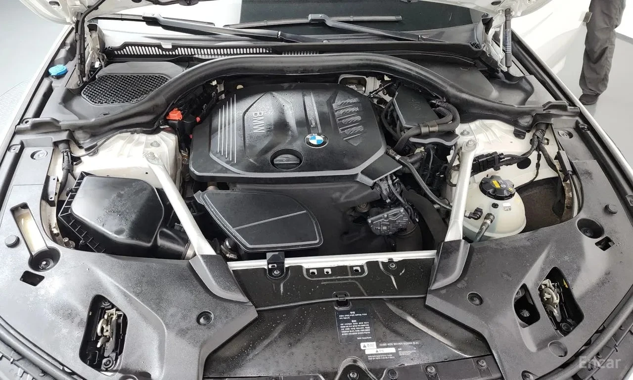 BMW 520 М-ПАКЕТ| ПАНО| ПАМЕТ| HUD| AMBIENT| 360| , снимка 6 - Автомобили и джипове - 55880006