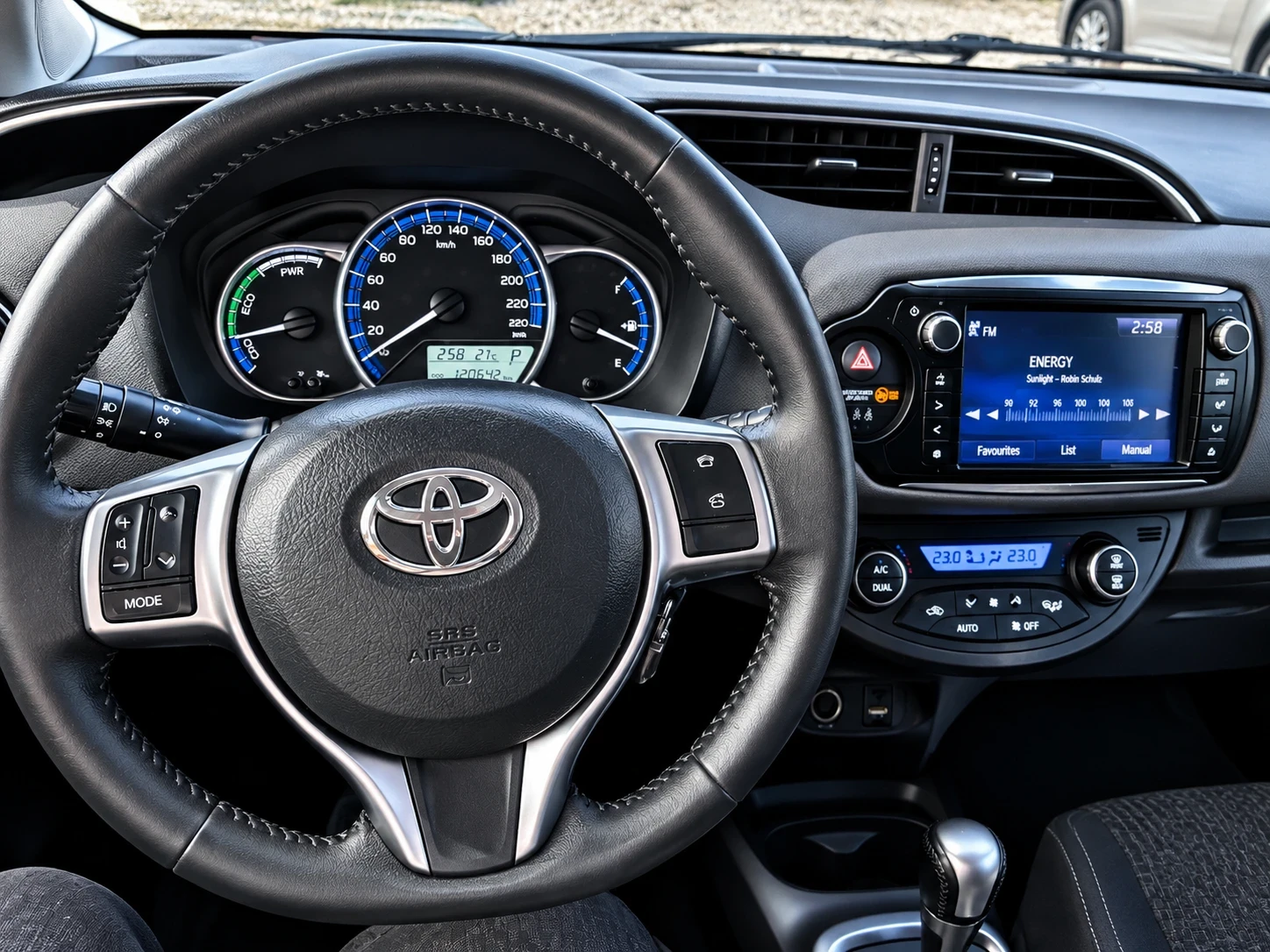 Toyota Yaris 1.5 E-CVT  Aut.  ����� ���� | Mobile.bg � ����������� 10