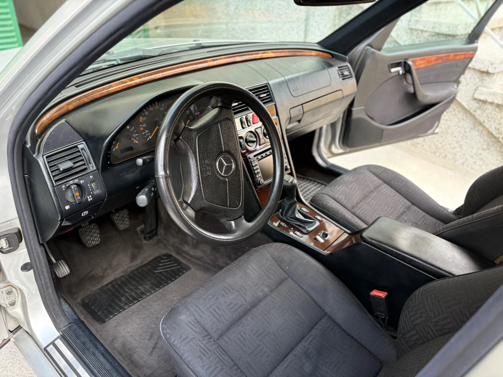 Mercedes-Benz C 250 TURBO DISEL 150кс !!!НЯМА ТОЧКА КОРОЗИЯ!!!, снимка 8 - Автомобили и джипове - 55940278