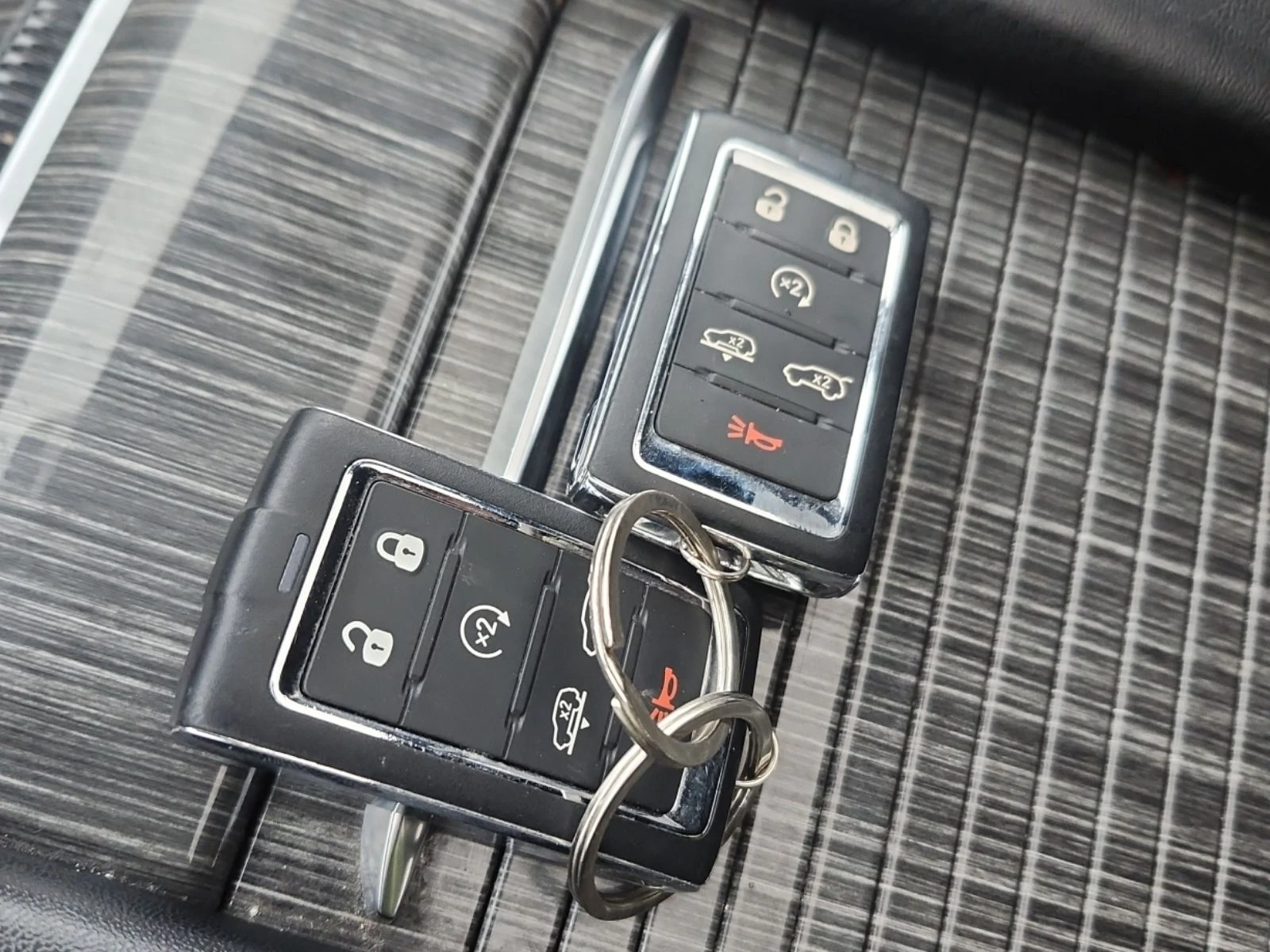 Jeep Grand Wagoneer SERIES III  CARFAX - изображение 8