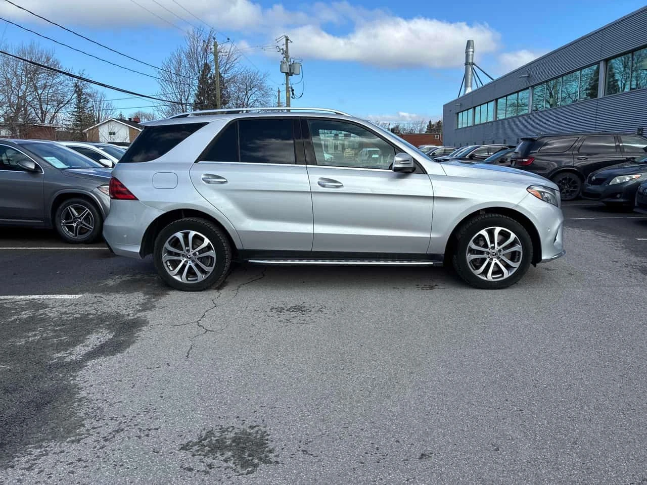 Mercedes-Benz GLE 400 2 КЛЮЧА * 360 * ПОДГРЕВИ * ПАНО * KEYLESS * CARFAX, снимка 3 - Автомобили и джипове - 54230444