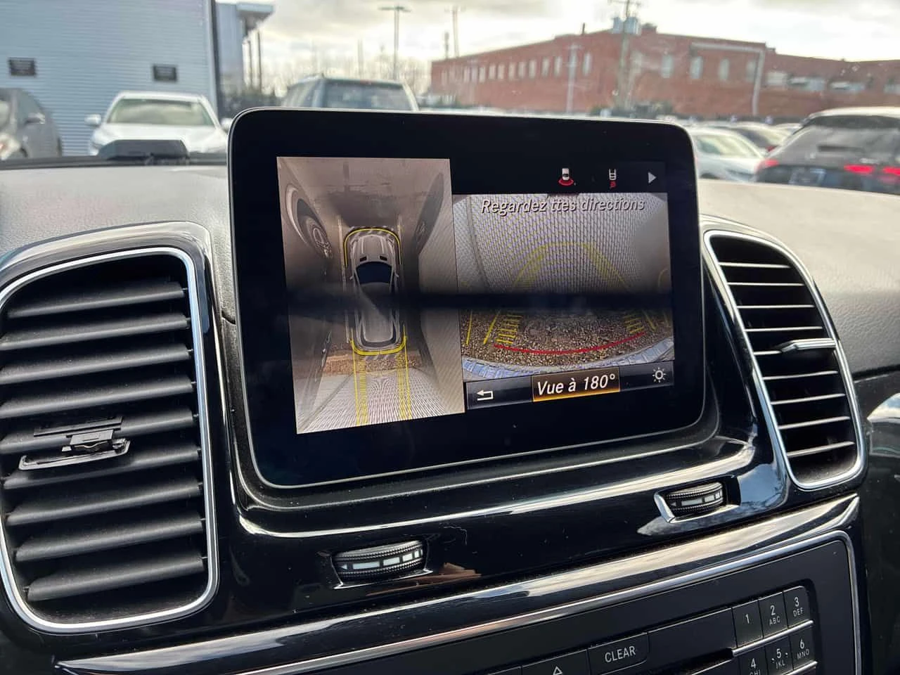 Mercedes-Benz GLE 400 2 КЛЮЧА * 360 * ПОДГРЕВИ * ПАНО * KEYLESS * CARFAX, снимка 14 - Автомобили и джипове - 54230444