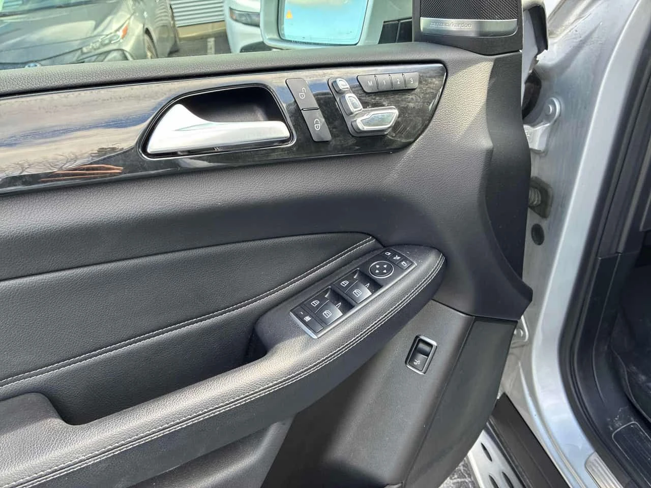 Mercedes-Benz GLE 400 2 КЛЮЧА * 360 * ПОДГРЕВИ * ПАНО * KEYLESS * CARFAX, снимка 11 - Автомобили и джипове - 54230444