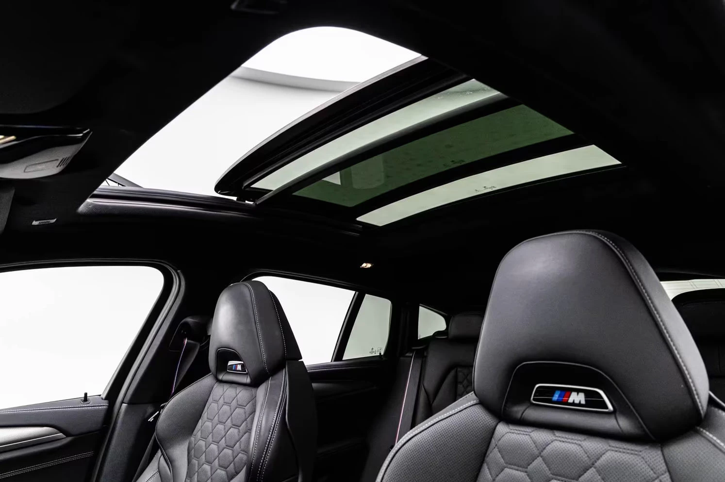 BMW X4 COMPETITION/510HP/PANO/SHADOW/HUD/H&K/EDITION/350z, снимка 13 - Автомобили и джипове - 54354255