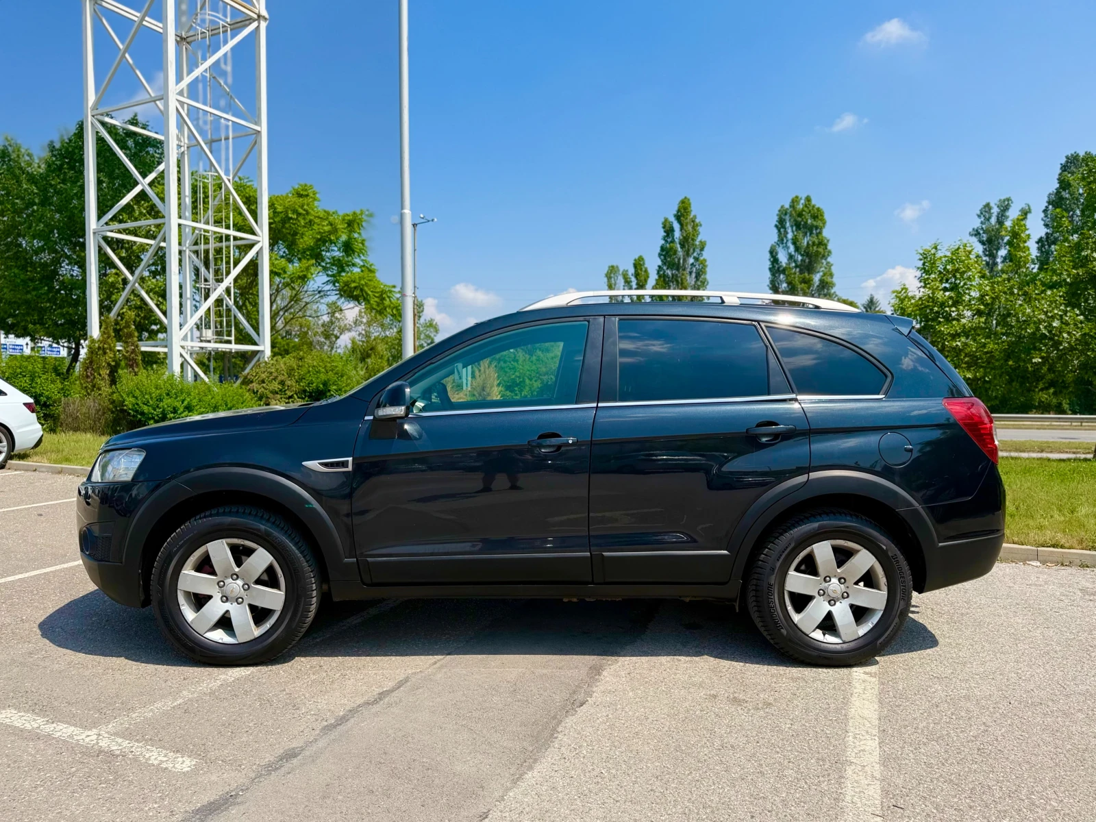 Chevrolet Captiva 2.2D 6 МЕСЕЦА ГАРАНЦИЯ ИЛИ 5000КМ СЕРВИЗНА ИСТОРИЯ, снимка 2 - Автомобили и джипове - 54869373