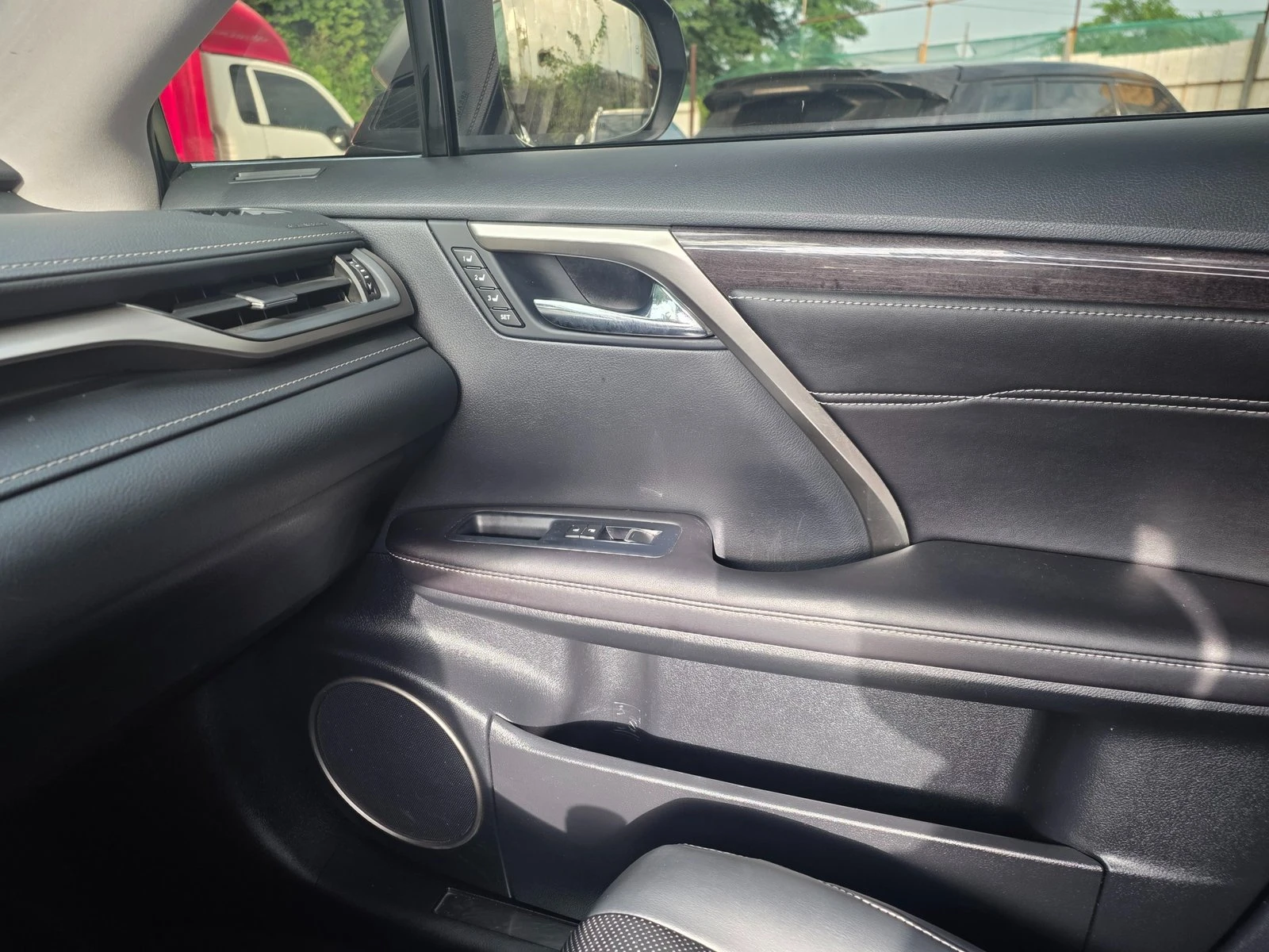 Lexus RX ЛЮК* HUD* ПОДГРЕВ ВОЛАН* ЕЛ. БАГАЖНИК* КРАЙНА ЦЕНА, снимка 15 - Автомобили и джипове - 55367126