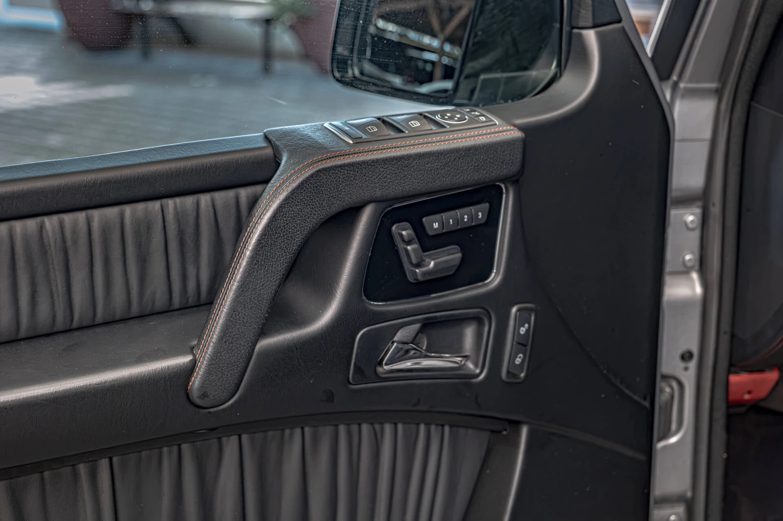 Mercedes-Benz G 350 Designo/Memory/Harman Kardon/Камера/Обдухване/Шибе, снимка 8 - Автомобили и джипове - 55383390