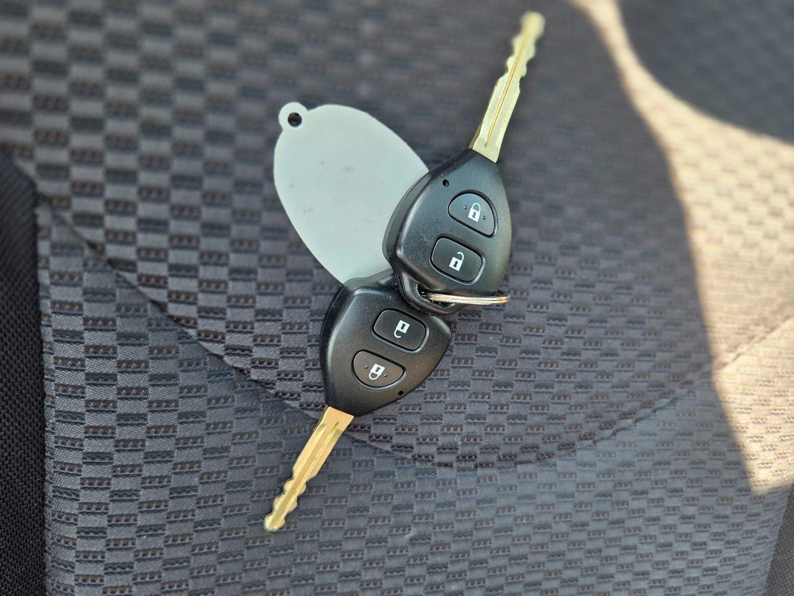 Toyota Rav4 2.2D4D 4x4 136к.с. ОТЛИЧНА, снимка 14 - Автомобили и джипове - 55775810