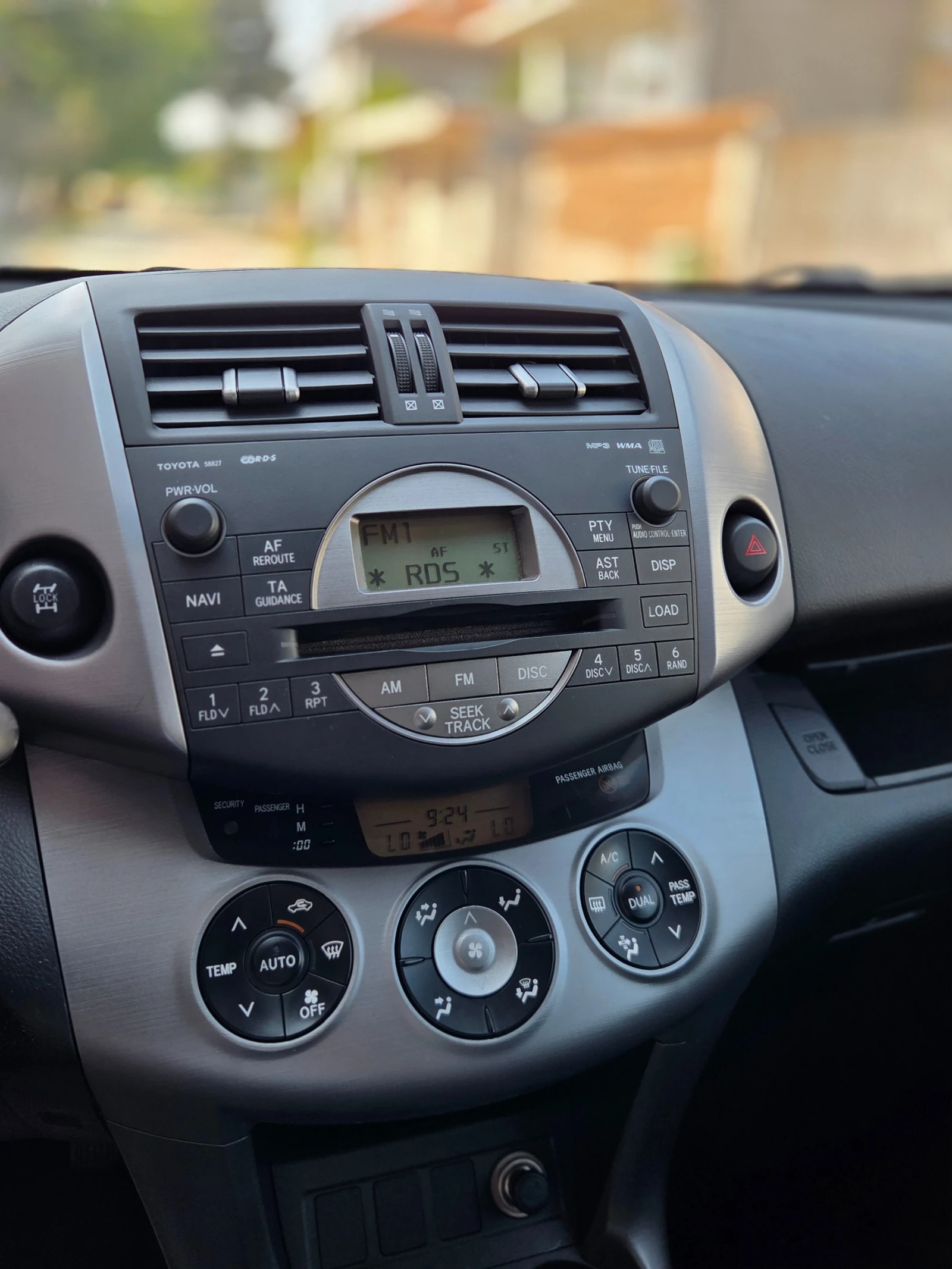 Toyota Rav4 2.2D4D 4x4 136к.с. ОТЛИЧНА, снимка 13 - Автомобили и джипове - 55775810