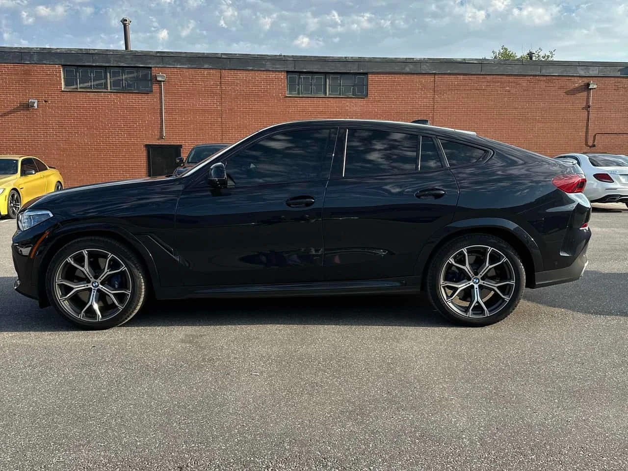 BMW X6 * xDrive40i * АВТОКРЕДИТ БЕЗ ПЪРВОНАЧАЛНА ВНОСКА* , снимка 2 - Автомобили и джипове - 56172166