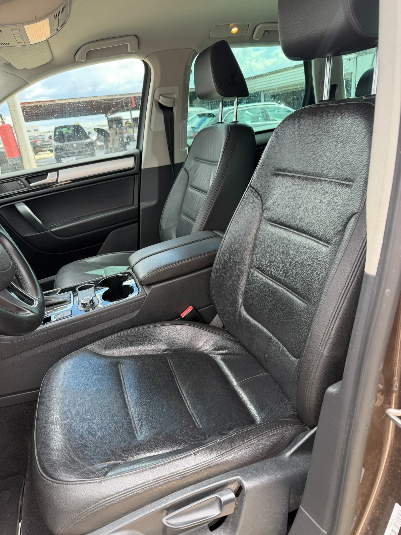 VW Touareg 3.0TDI AVTOMAT/NAVI/KOJA EURO 5, снимка 12 - Автомобили и джипове - 56197942