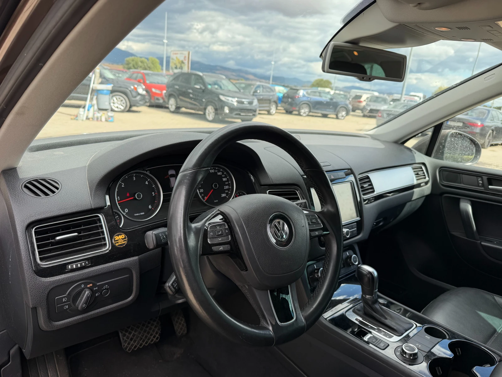 VW Touareg 3.0TDI AVTOMAT/NAVI/KOJA EURO 5, снимка 13 - Автомобили и джипове - 56197942