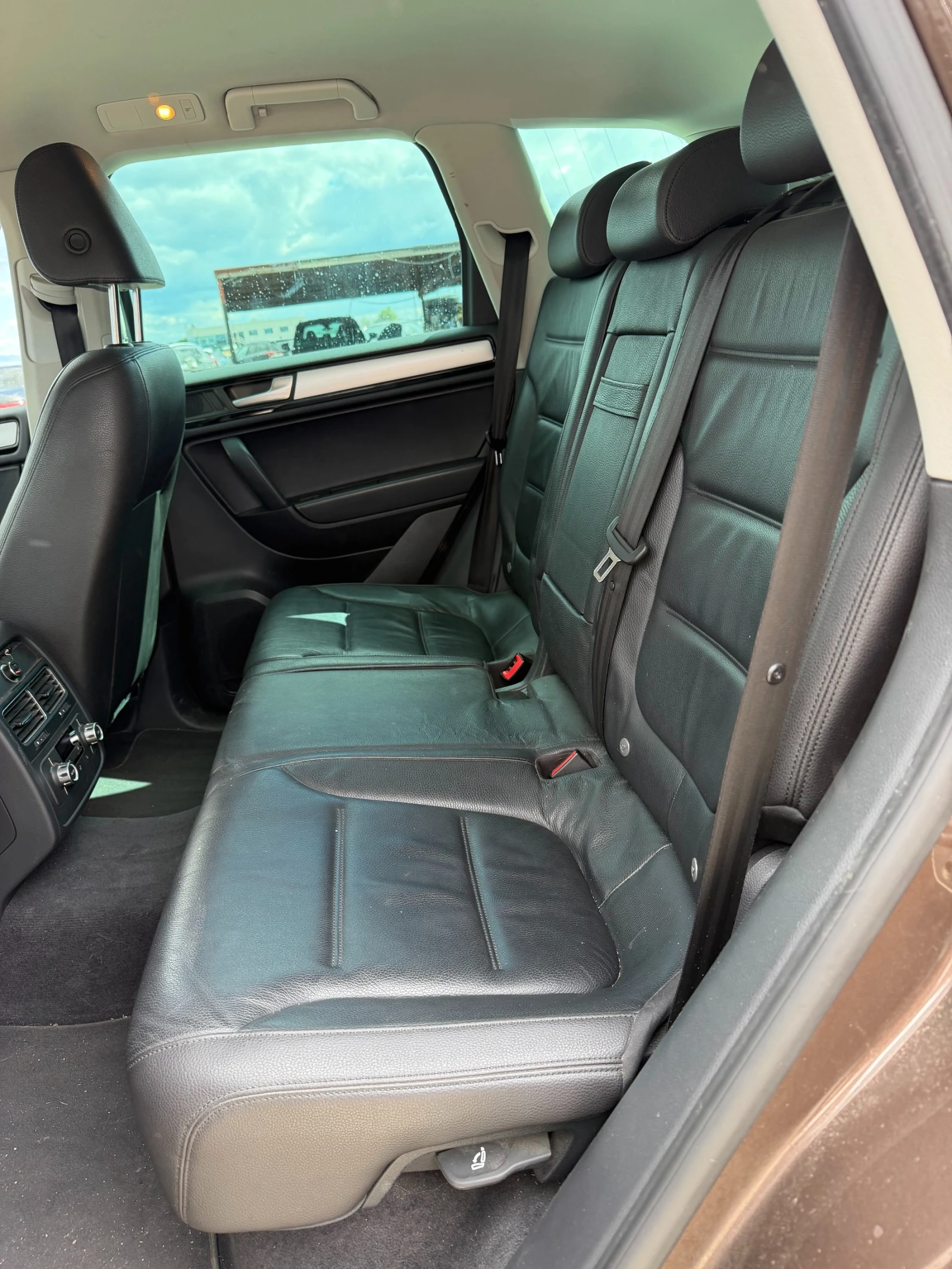 VW Touareg 3.0TDI AVTOMAT/NAVI/KOJA EURO 5, снимка 10 - Автомобили и джипове - 56197942