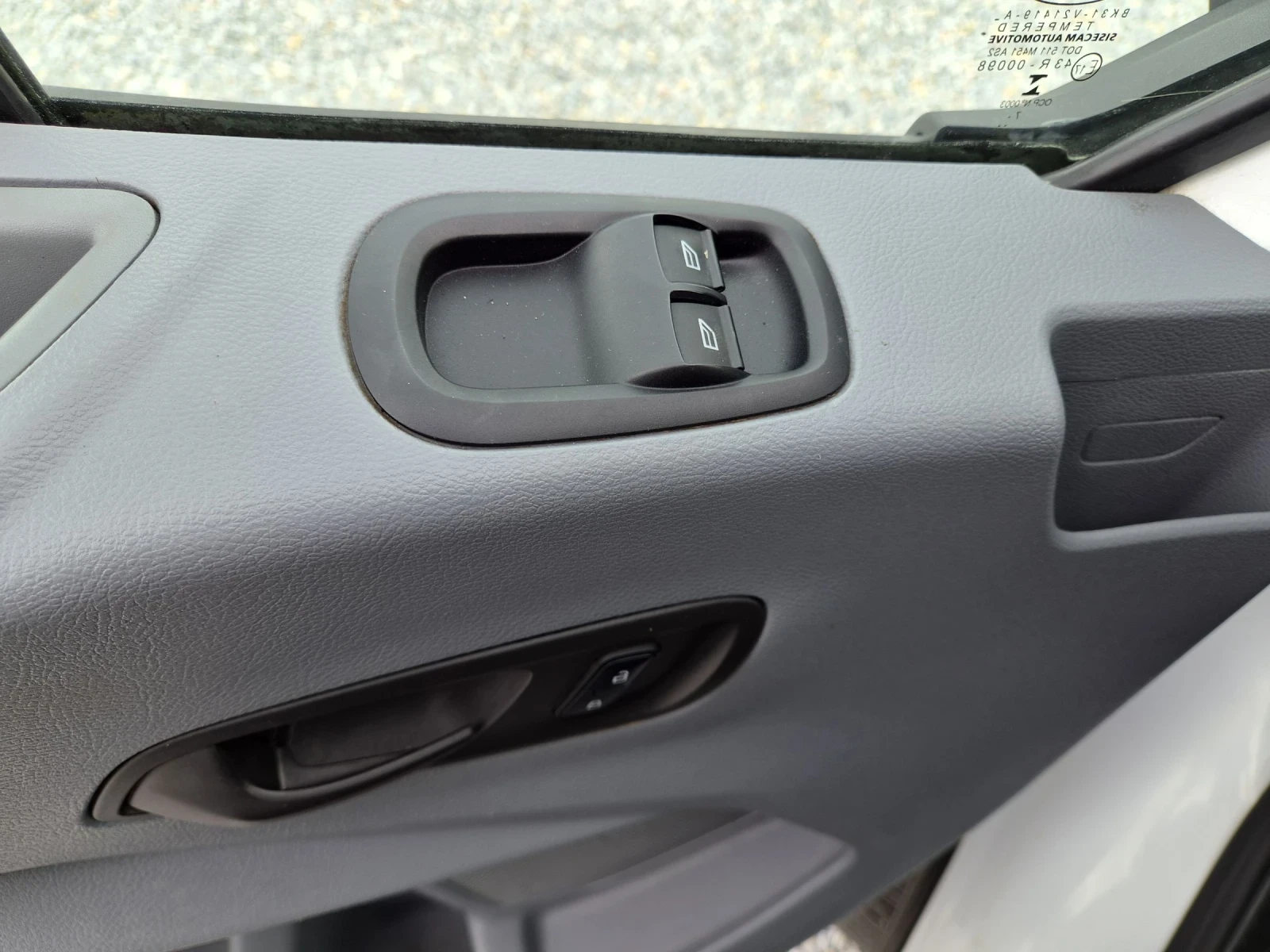 Ford Transit 2.0 TDCi, Климатик, Евро 6, снимка 11 - Бусове и автобуси - 55192228