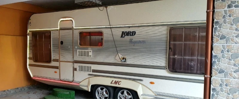 Каравана LMC Lord Exquisit, снимка 10 - Каравани и кемпери - 53004880