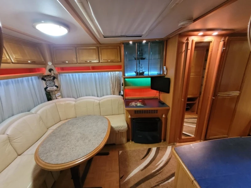 Каравана LMC Lord Exquisit, снимка 8 - Каравани и кемпери - 53004880