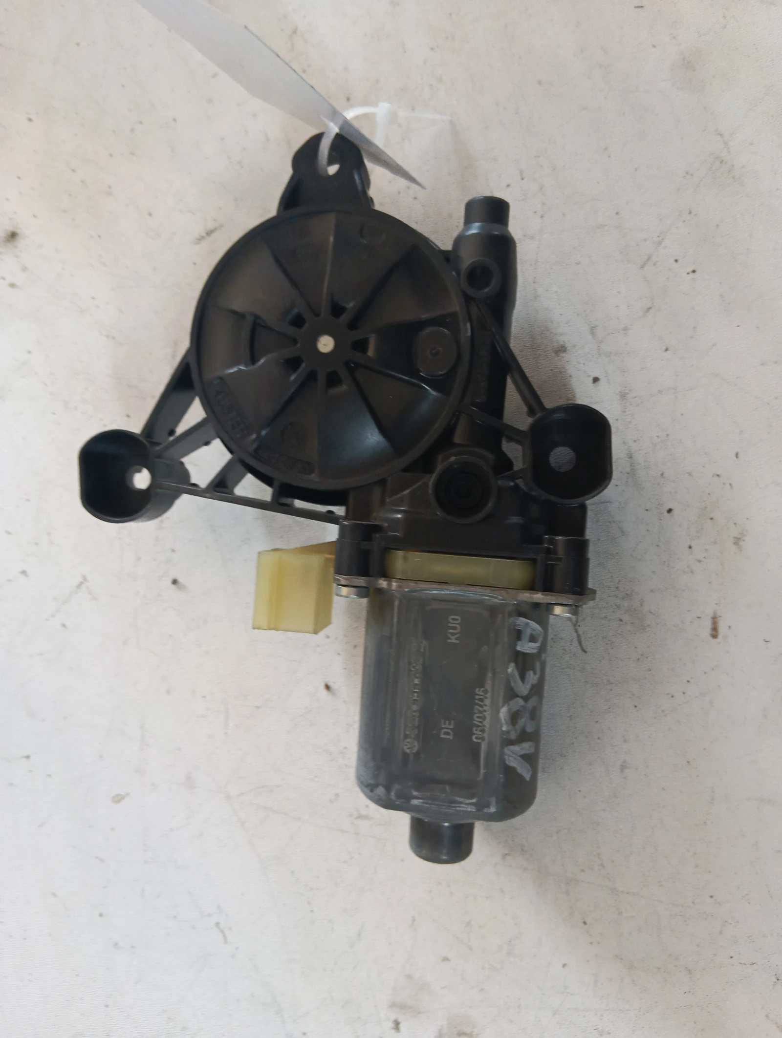 ел.машинка за предно ляво 5Q0959802B Audi A3