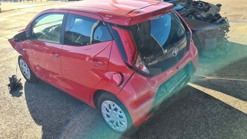 Toyota Aygo 1.0i, снимка 6 - Автомобили и джипове - 48320110