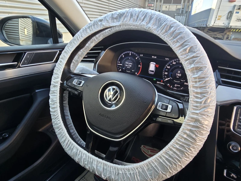 VW Passat 2.0TDi/AVTOMAT/HIGHLINE/NAVI/DISTRINIK/PODGREV, снимка 17 - Автомобили и джипове - 48408303