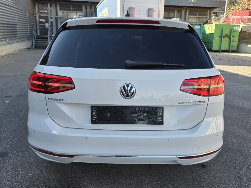 VW Passat 2.0TDi/AVTOMAT/HIGHLINE/NAVI/DISTRINIK/PODGREV, снимка 5 - Автомобили и джипове - 48408303