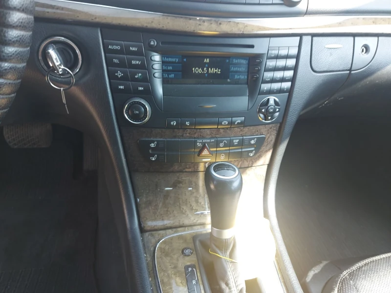 Mercedes-Benz E 320 Комби, снимка 10 - Автомобили и джипове - 52256064