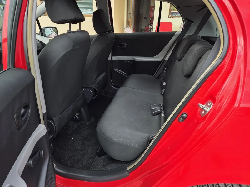 Toyota Yaris 1.0i GPL, снимка 11 - Автомобили и джипове - 51612944