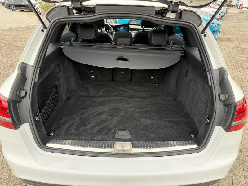 Mercedes-Benz C 220 d/AMG/194HP/DISTR/PANO/360/BURM/HUD/CARPLAY/806f, снимка 7 - Автомобили и джипове - 51845220