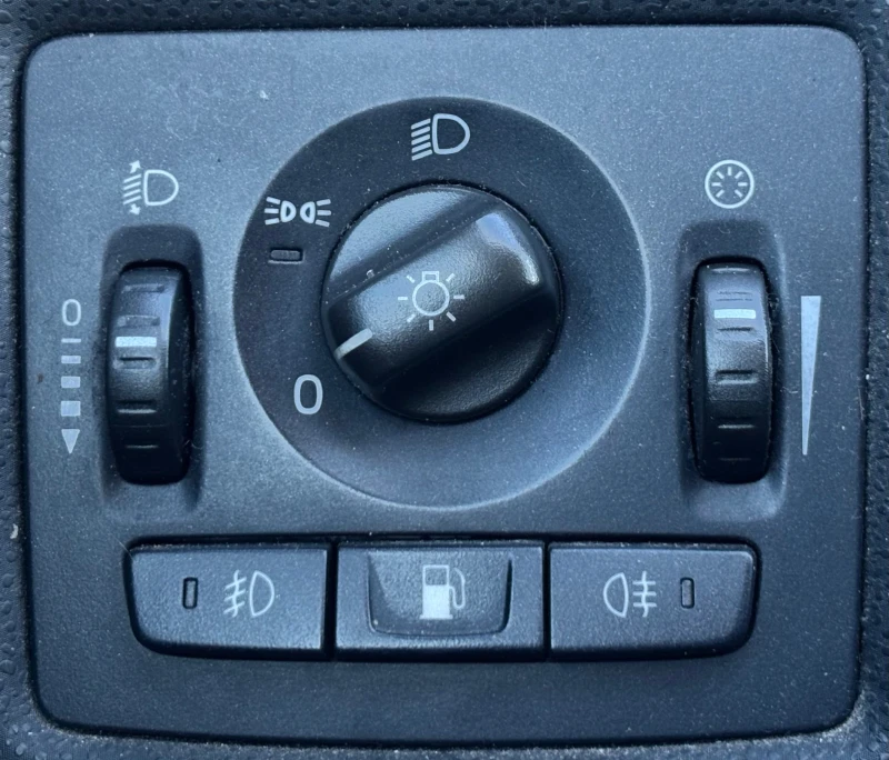 Volvo V50 1.6D/6 СКОРОСТИ/КЛИМАТРОНИК, снимка 14 - Автомобили и джипове - 52533907