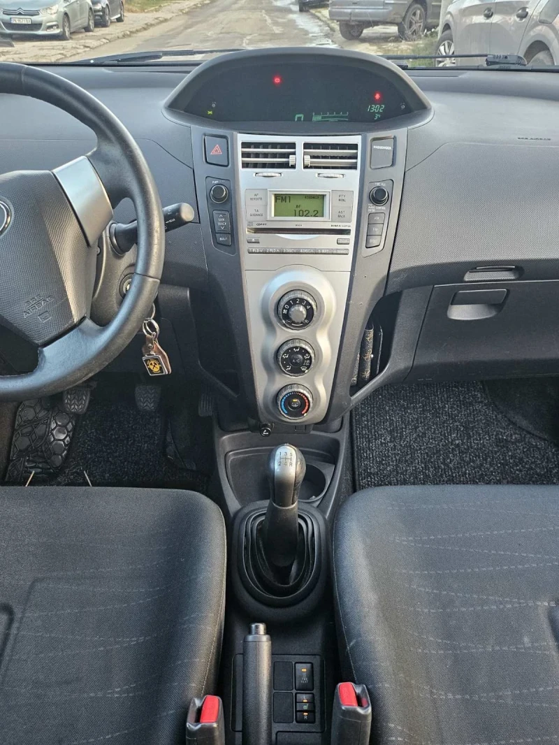 Toyota Yaris, снимка 8 - Автомобили и джипове - 52794195