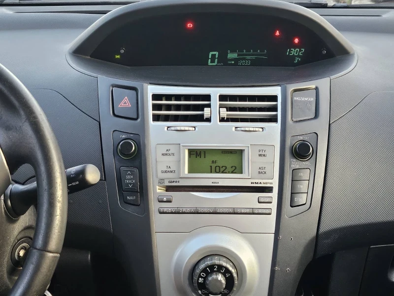 Toyota Yaris, снимка 8 - Автомобили и джипове - 52794195