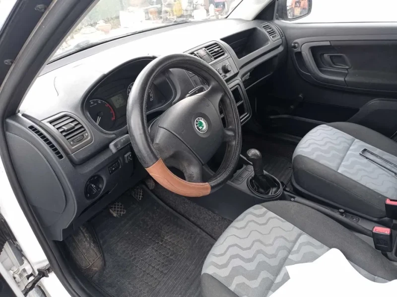 Skoda Fabia, снимка 9 - Автомобили и джипове - 53430186