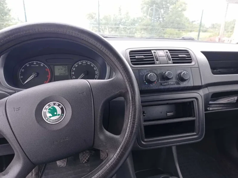 Skoda Fabia, снимка 10 - Автомобили и джипове - 53430186