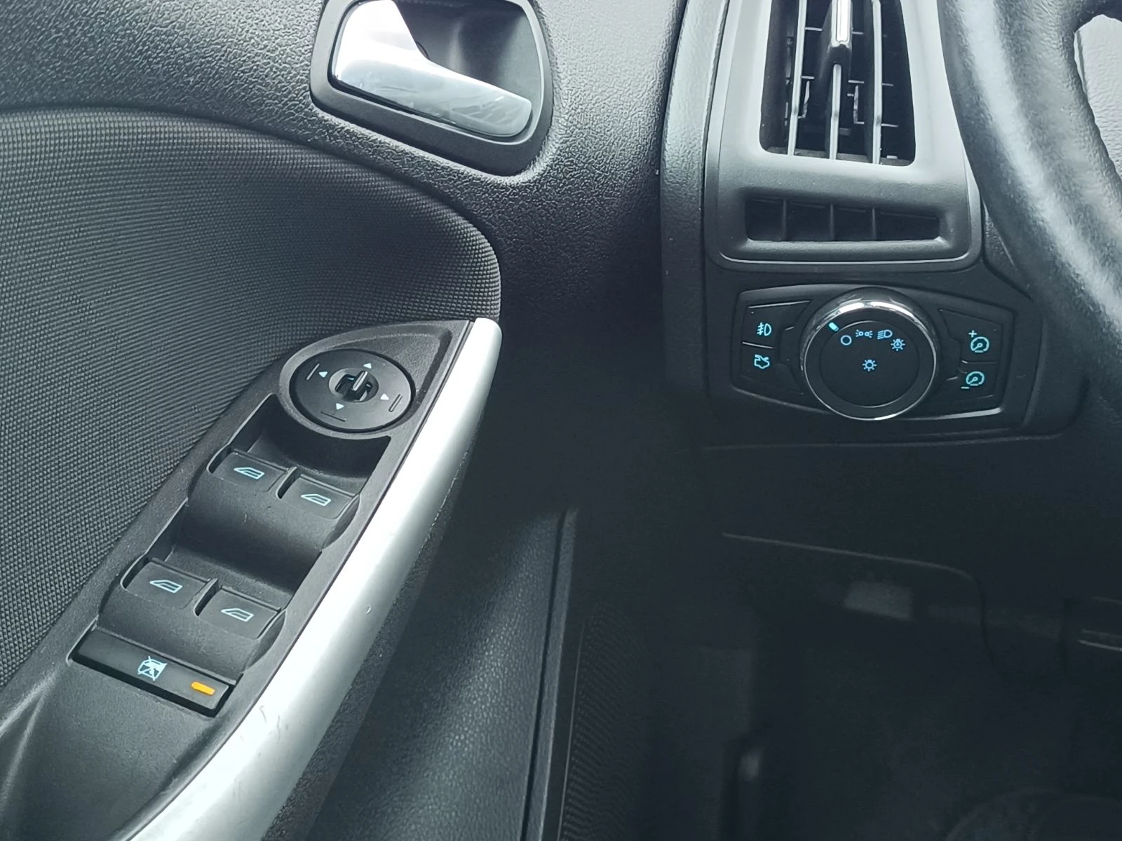 Ford Focus 2.0 Автомат | Mobile.bg — изображение 11