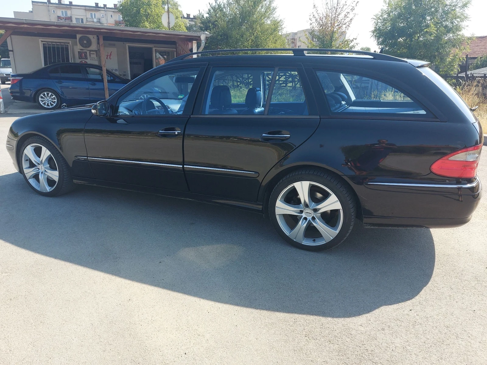 Mercedes-Benz E 320 Комби - изображение 7