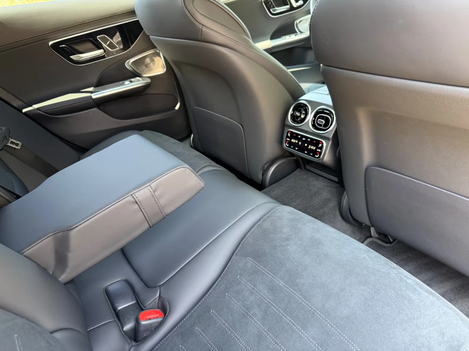 Mercedes-Benz C 300 LIM./265HP/AMG-LINE/MEMORY/HEAD-UP/CARPLAY/760f | Mobile.bg   12