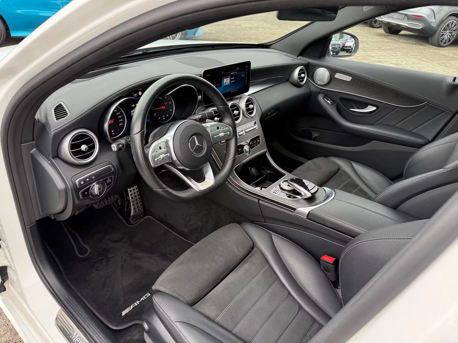 Mercedes-Benz C 220 d/AMG/194HP/DISTR/PANO/360/BURM/HUD/CARPLAY/806f - изображение 8