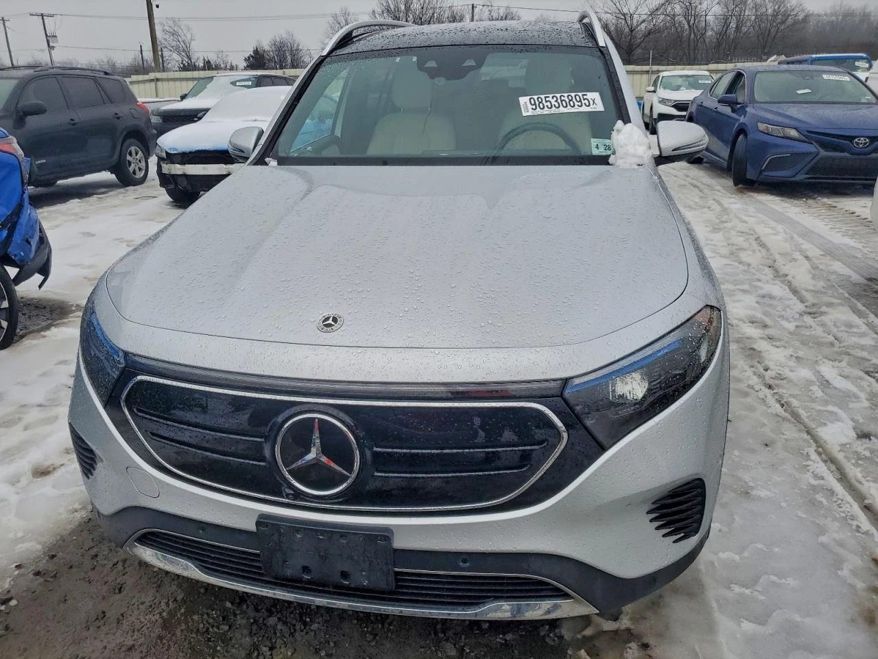 Mercedes-Benz EQB 300 - изображение 2