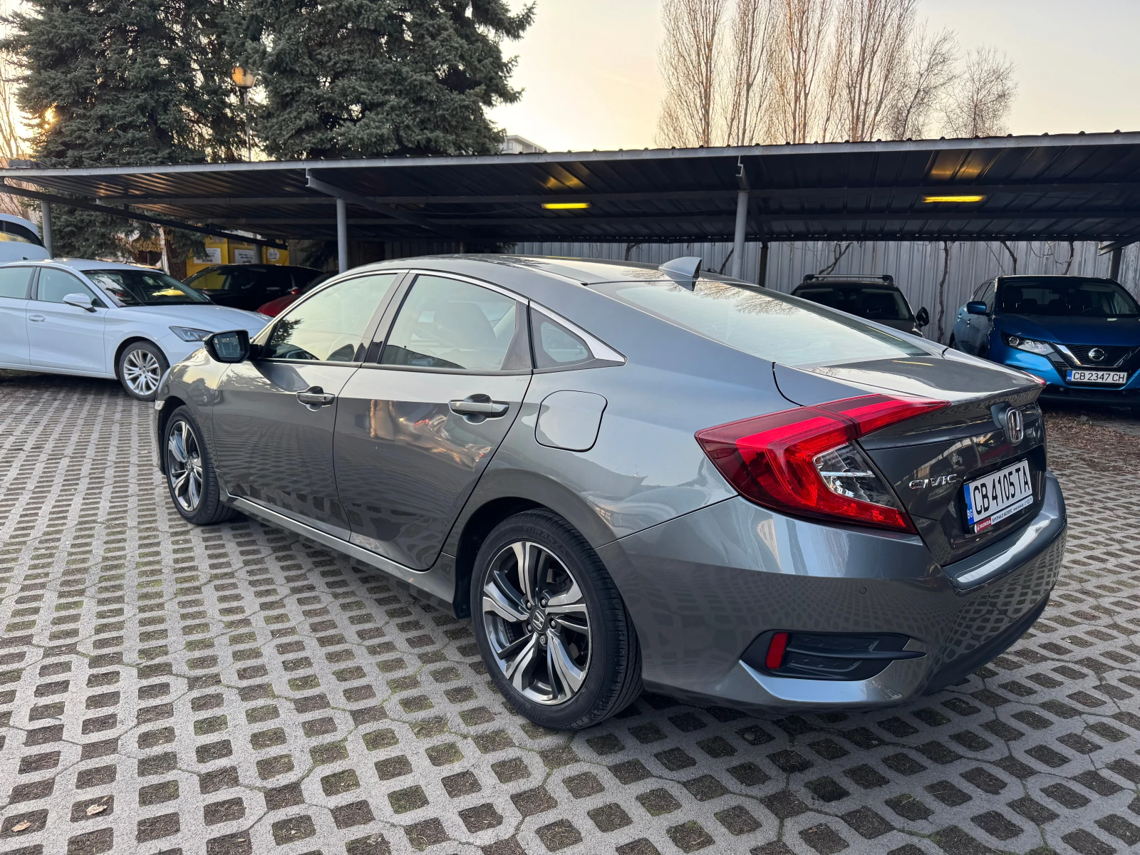 Honda Civic 1.5 VTEC 6MT, снимка 6 - Автомобили и джипове - 53738060