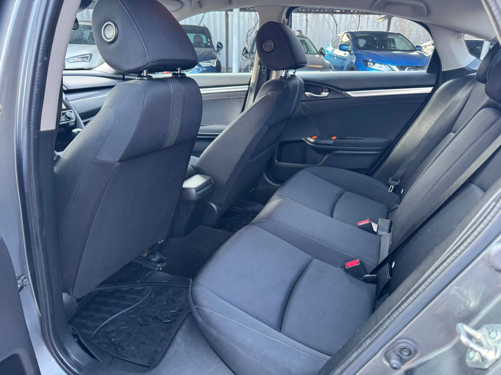 Honda Civic 1.5 VTEC 6MT, снимка 8 - Автомобили и джипове - 53738060