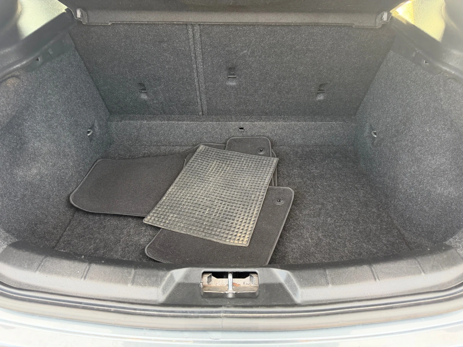 Volvo V40 2.0 120ks, снимка 13 - Автомобили и джипове - 53895620