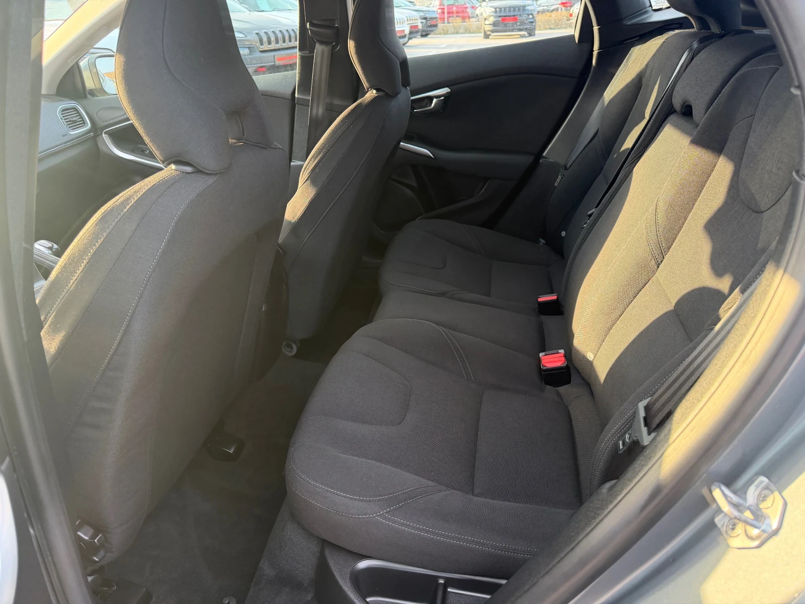 Volvo V40 2.0 120ks, снимка 11 - Автомобили и джипове - 53895620