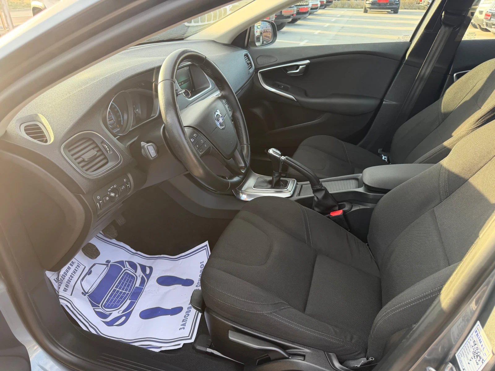 Volvo V40 2.0 120ks, снимка 9 - Автомобили и джипове - 53895620