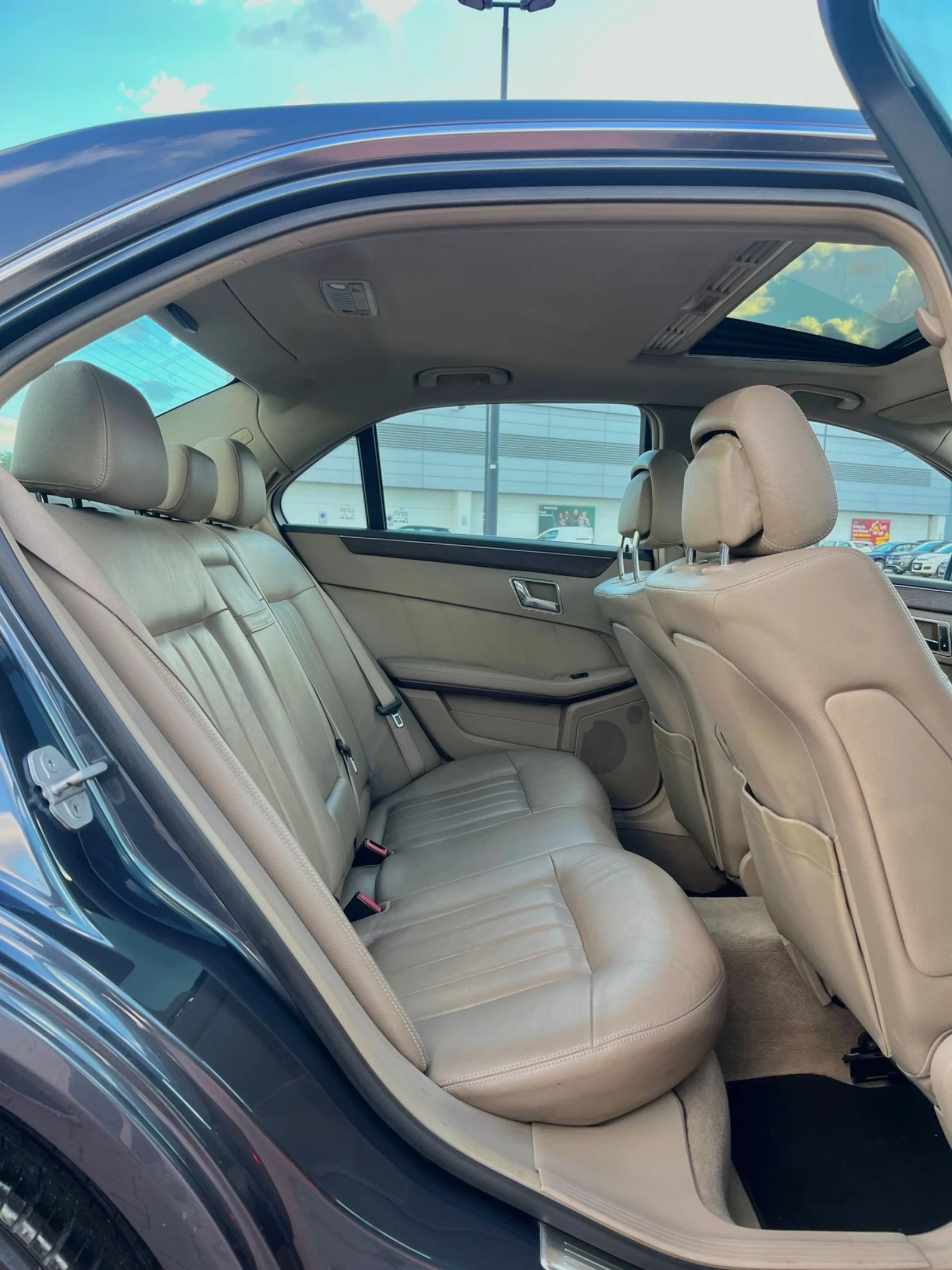 Mercedes-Benz E 250, снимка 8 - Автомобили и джипове - 54528497