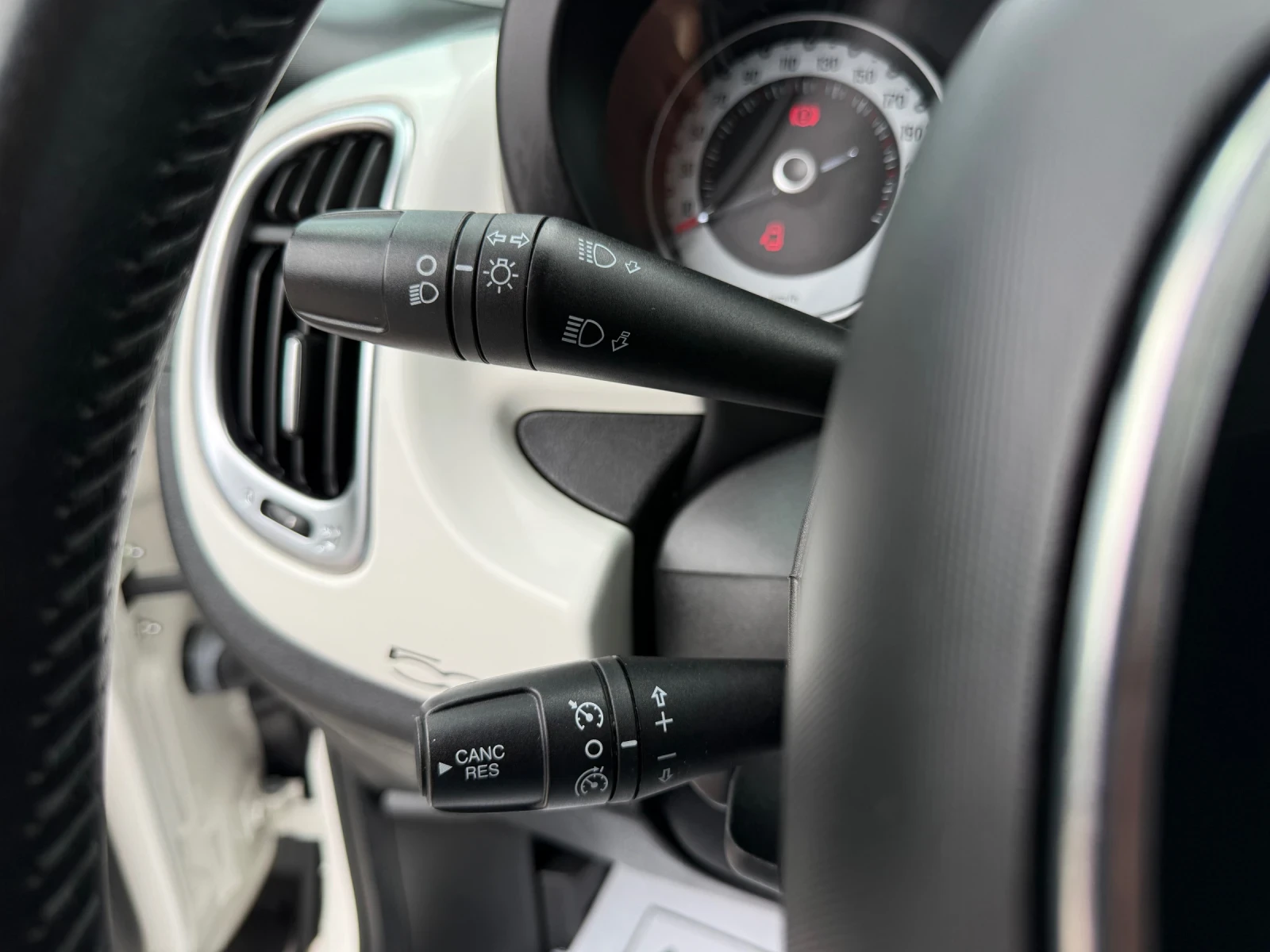 Fiat 500L 1.3-MULTIJET-EURO-5B-БЯЛА ПЕРЛА-КАТО ЧИСТО НОВА, снимка 12 - Автомобили и джипове - 55140528