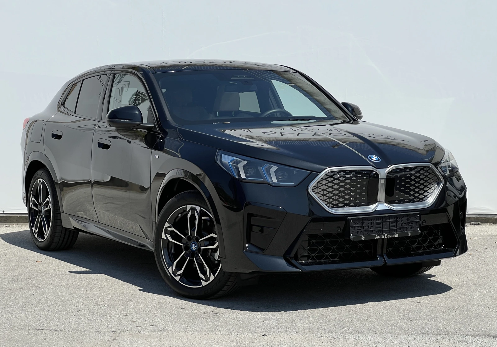 BMW iX2 xDrive30, снимка 3 - Автомобили и джипове - 55539831
